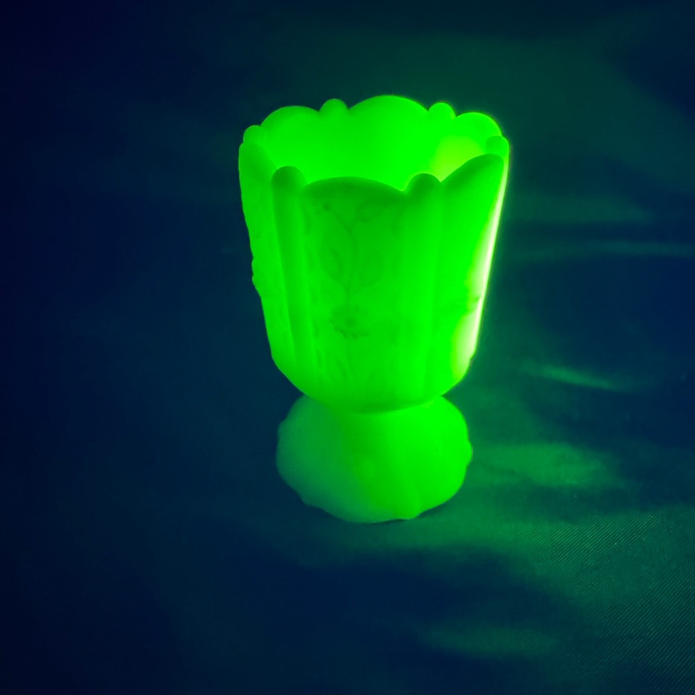 Fenton Persian Medallion Custard Uranium Glass Toothpick Holder Glows UV Green